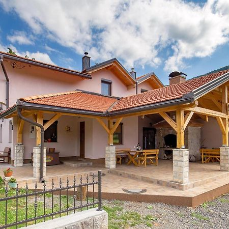 Amazing Home In Vrzici With Jacuzzi Bagian luar foto