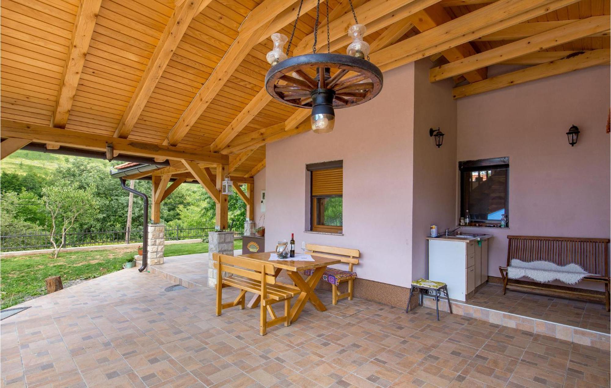 Amazing Home In Vrzici With Jacuzzi Bagian luar foto