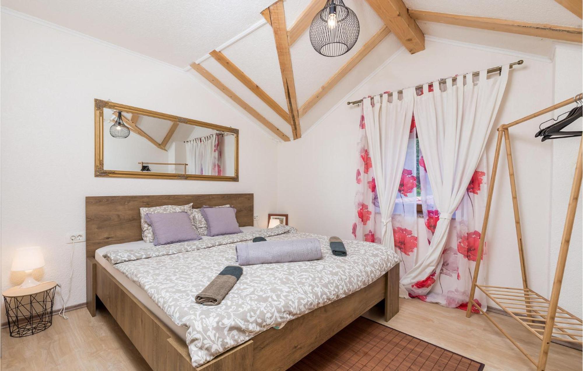 Amazing Home In Vrzici With Jacuzzi Bagian luar foto