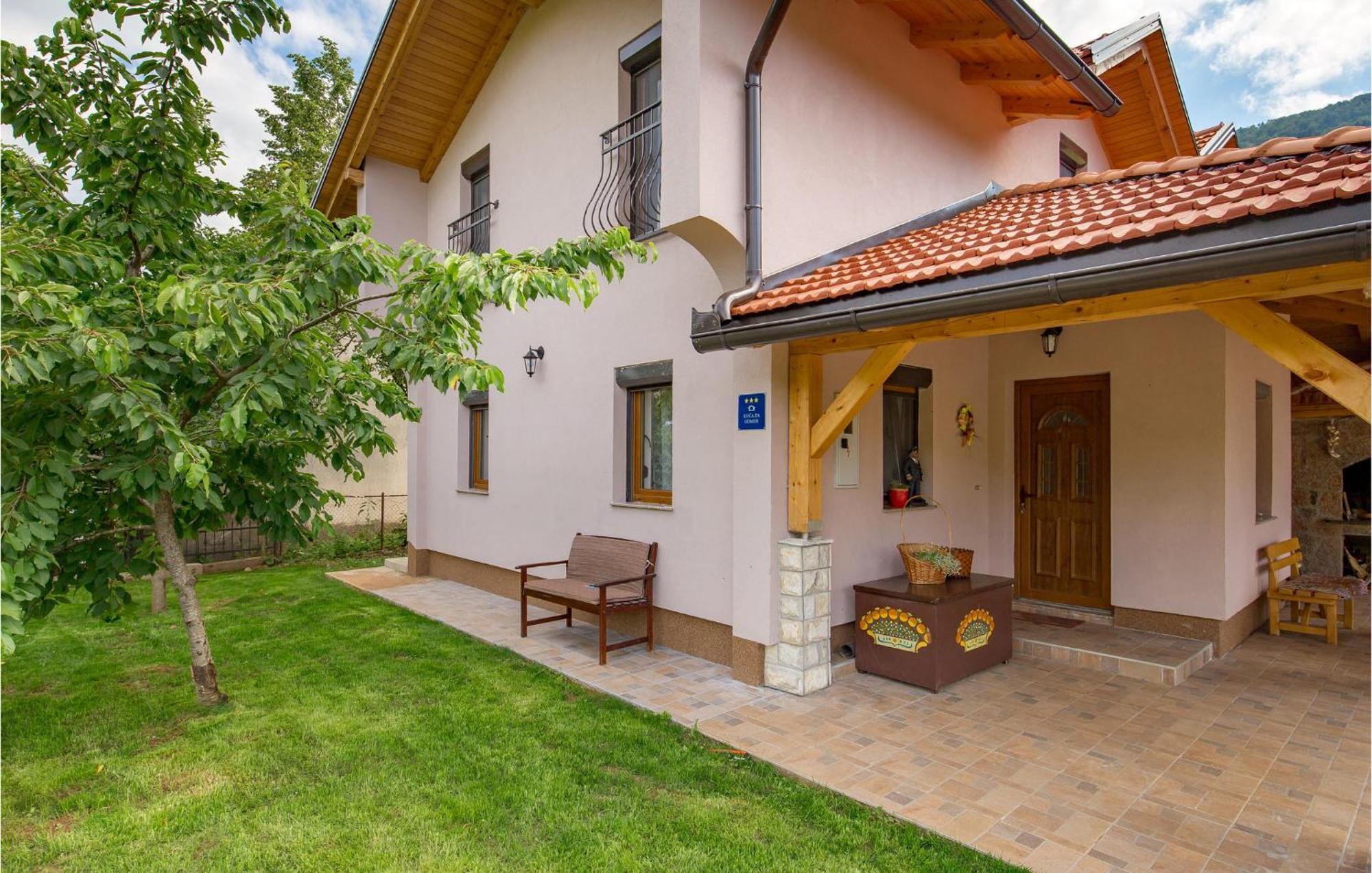 Amazing Home In Vrzici With Jacuzzi Bagian luar foto